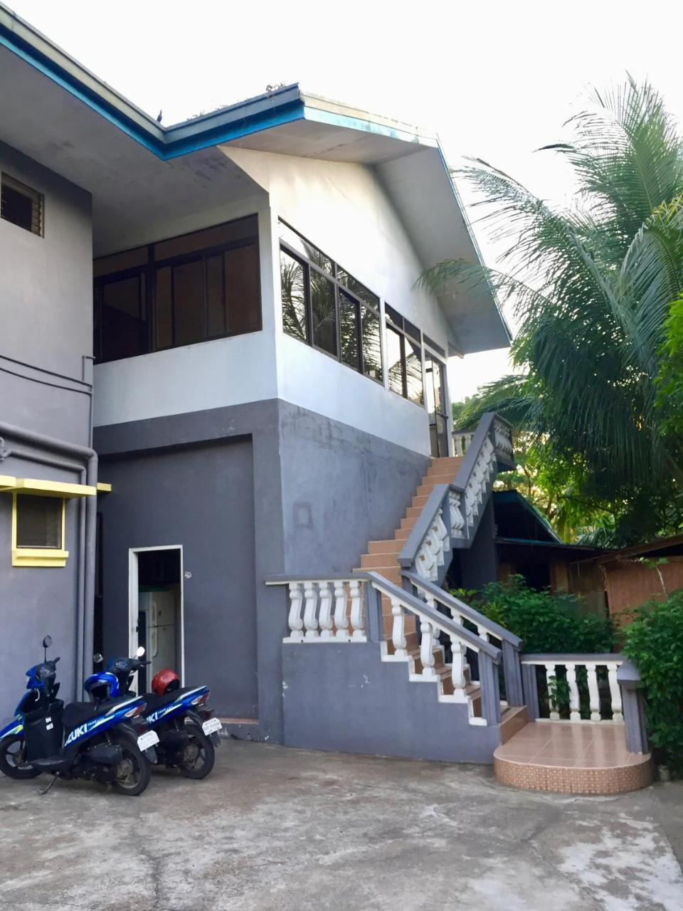 Fat Monkey Hostel Coron Zewnętrze zdjęcie