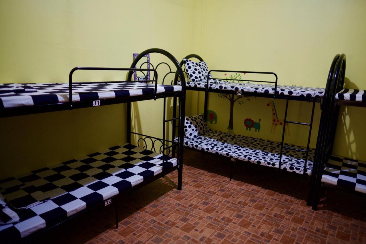 Fat Monkey Hostel Coron Zewnętrze zdjęcie